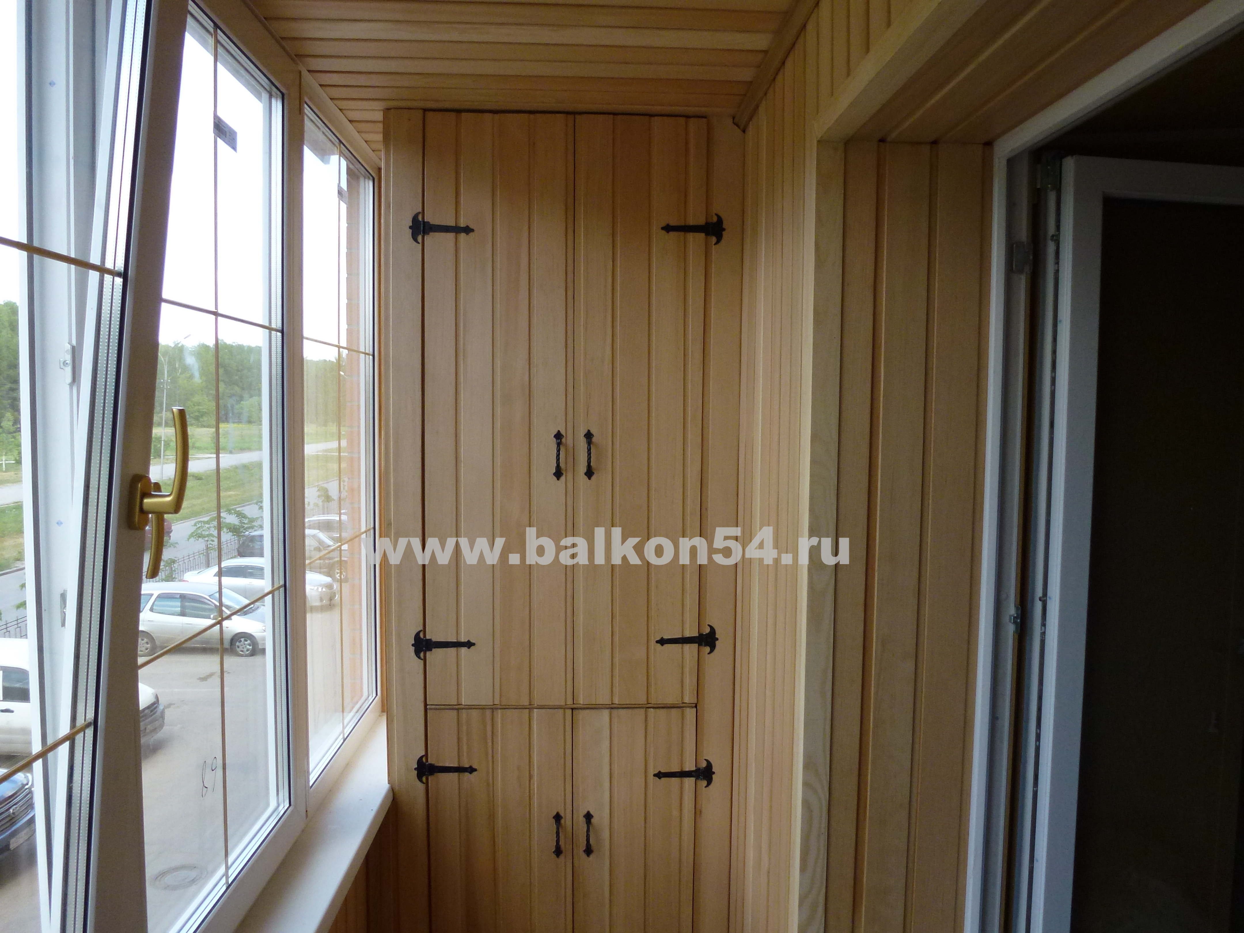 Шкаф на балкон из деревянной вагонки в Киеве