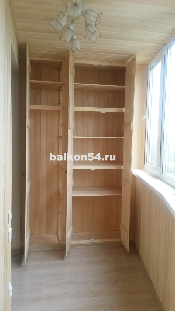 Встроенный шкаф из евровагонки на лоджии, ул. Кузьмы Минина