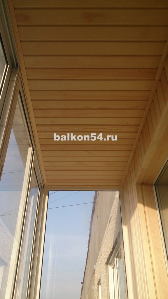 Отделка евровагонкой, остекление и изготовление крыши балкона