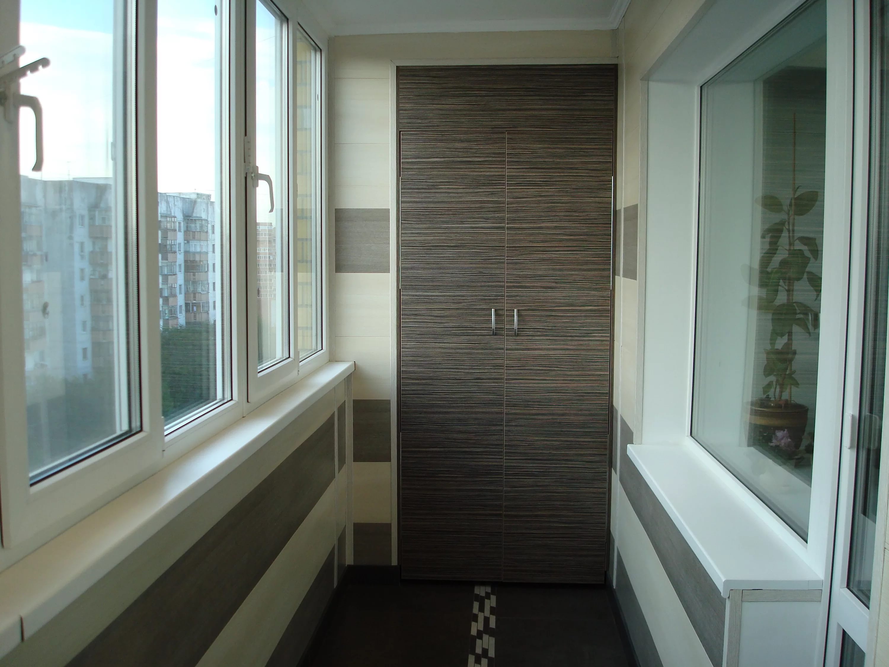 Обшивка лоджий и балконов панелями МДФ в Новосибирске